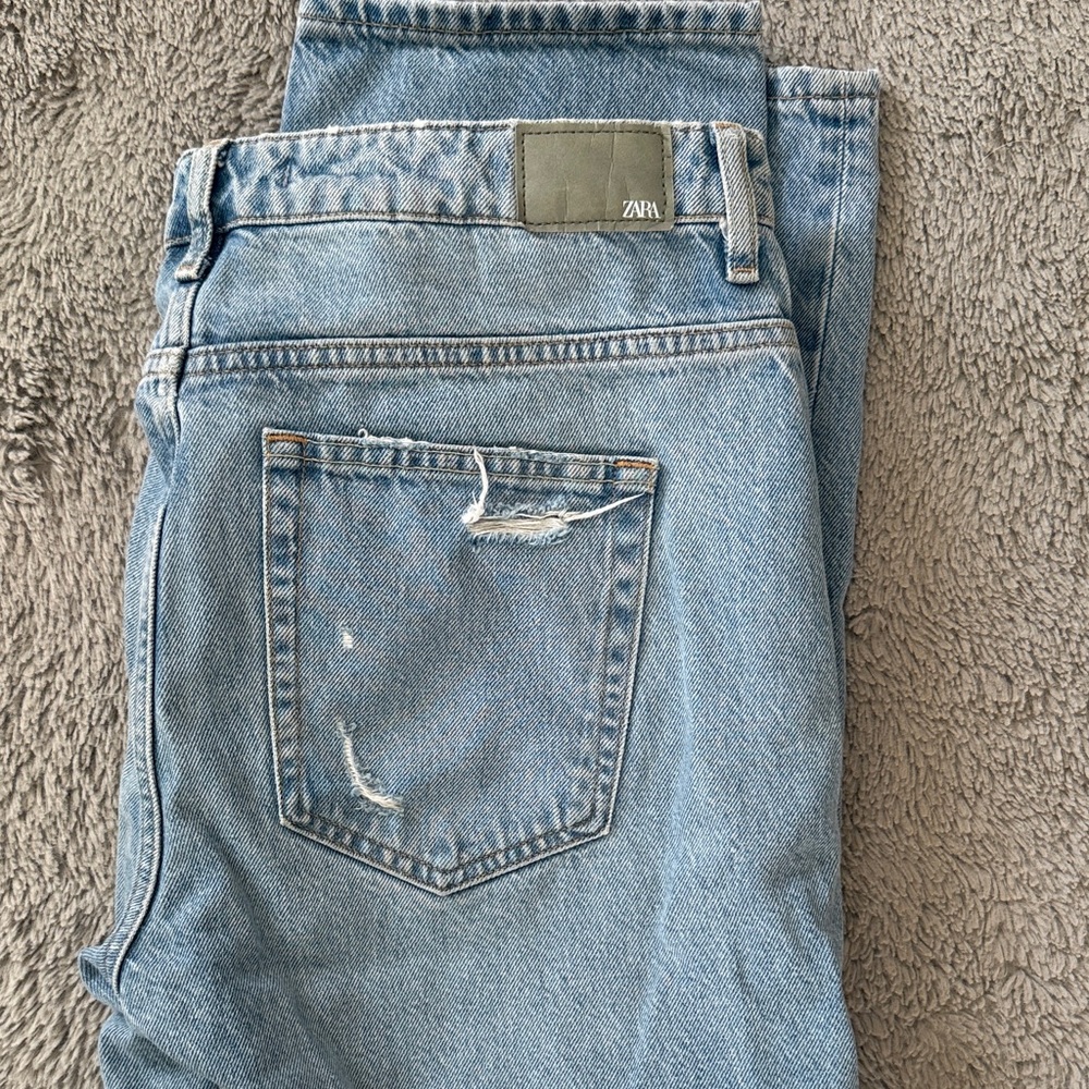 Zara women’s Light Blue Denim Jeans